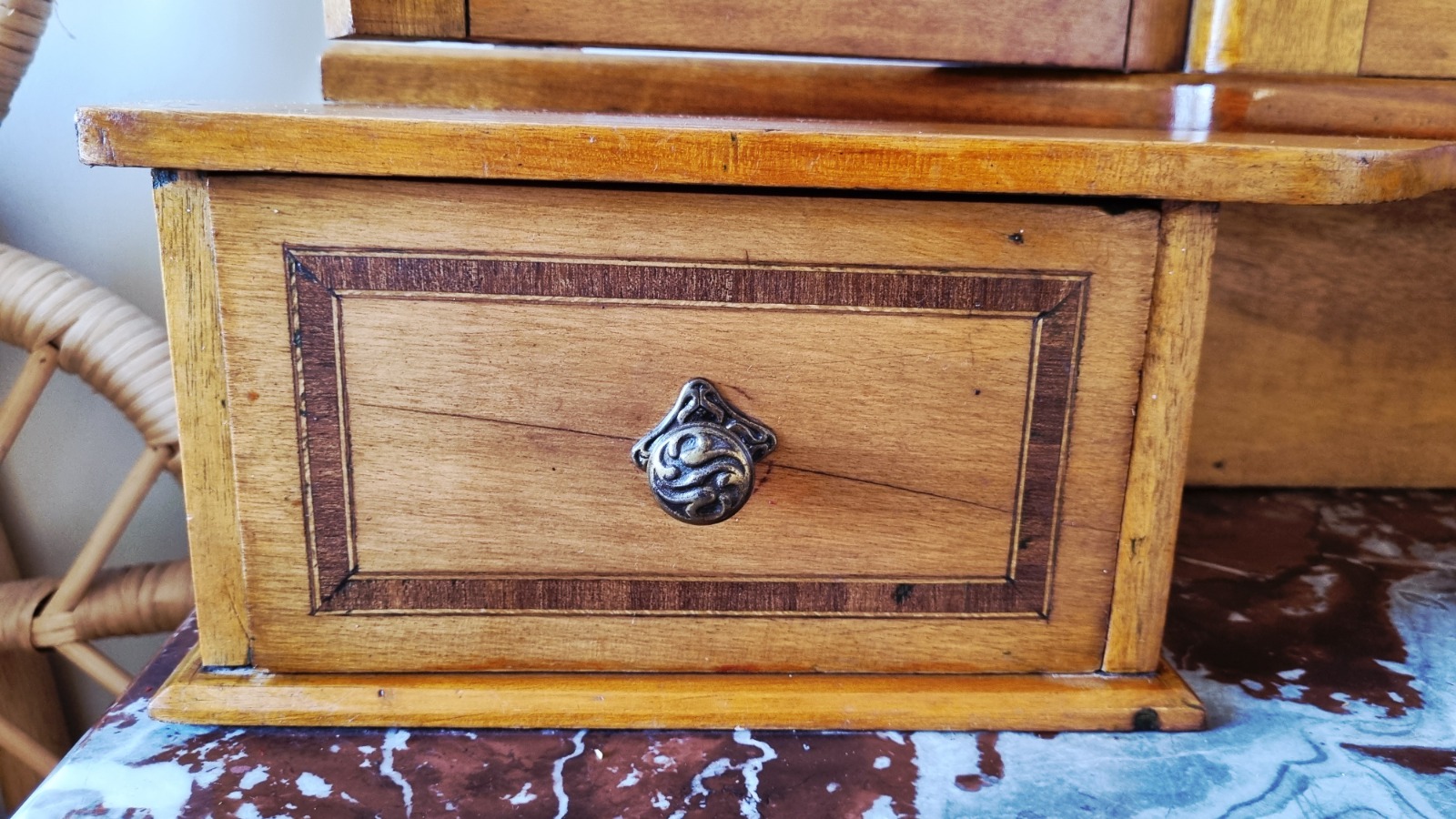 Tocador Antiguo Vintage. Madera, Marmol y Espejo Biselado - Imagen 6