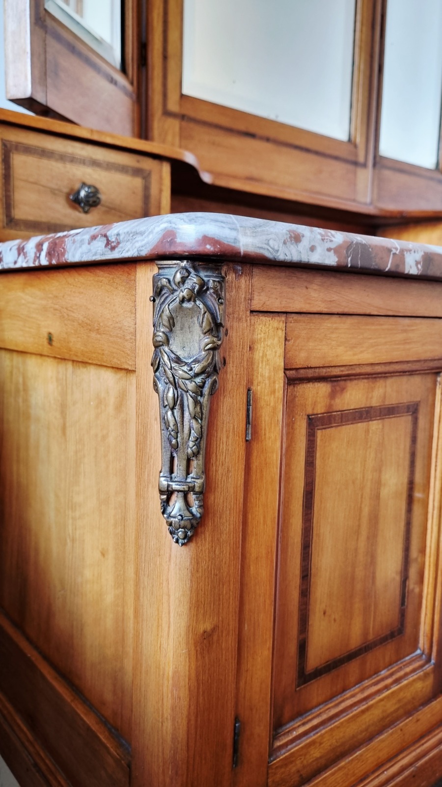 Tocador Antiguo Vintage. Madera, Marmol y Espejo Biselado - Imagen 5