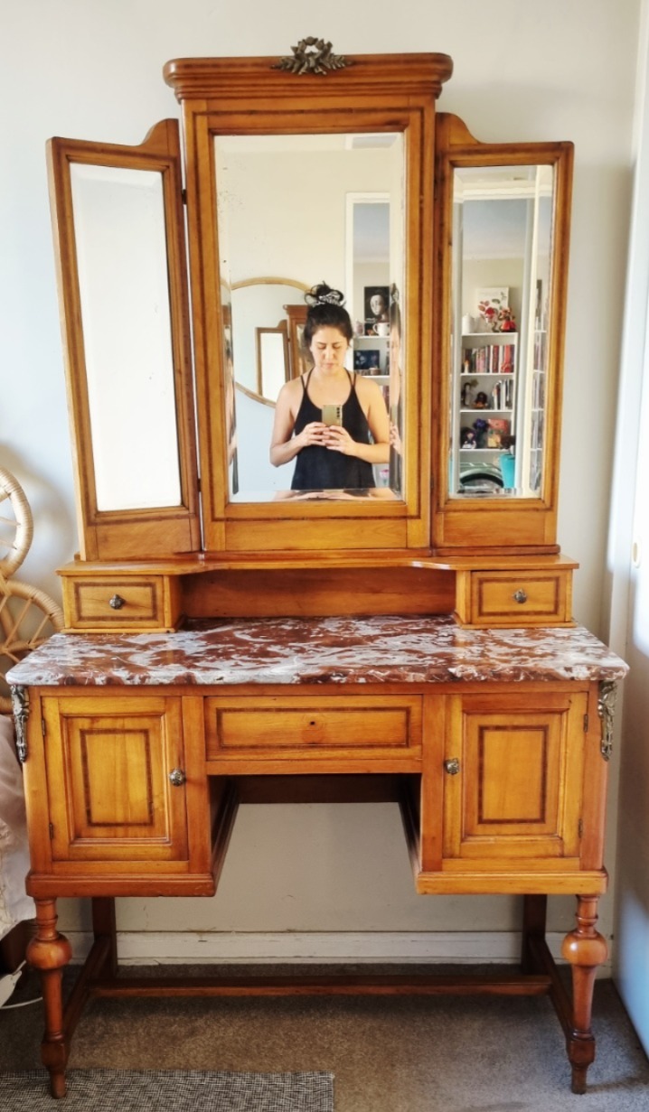 Tocador Antiguo Vintage. Madera, Marmol y Espejo Biselado